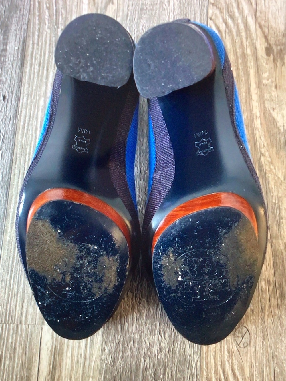 Tory Burch Blue and Black Block-Heel Platform Pumps with Wood-Tone Heel - Picture 4 of 4